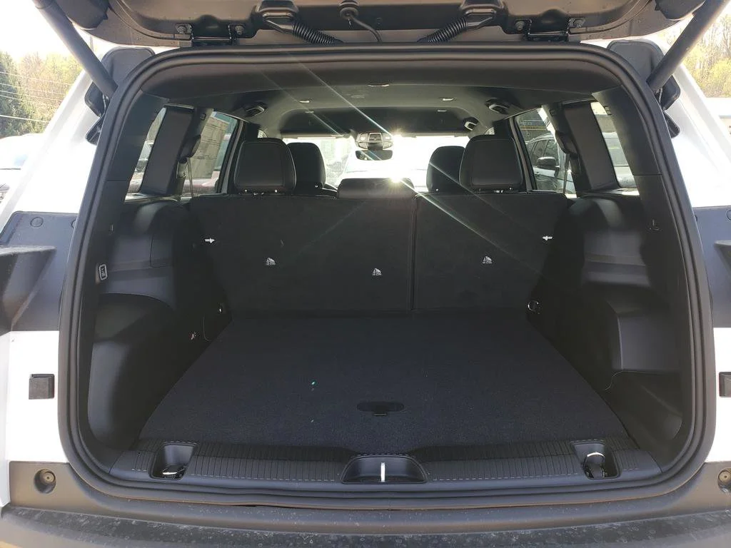 New 2026 Bright White Clear-Coat Exterior Paint Jeep Limited image 5