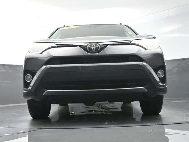 Used 2018 Gray Toyota XLE image 46