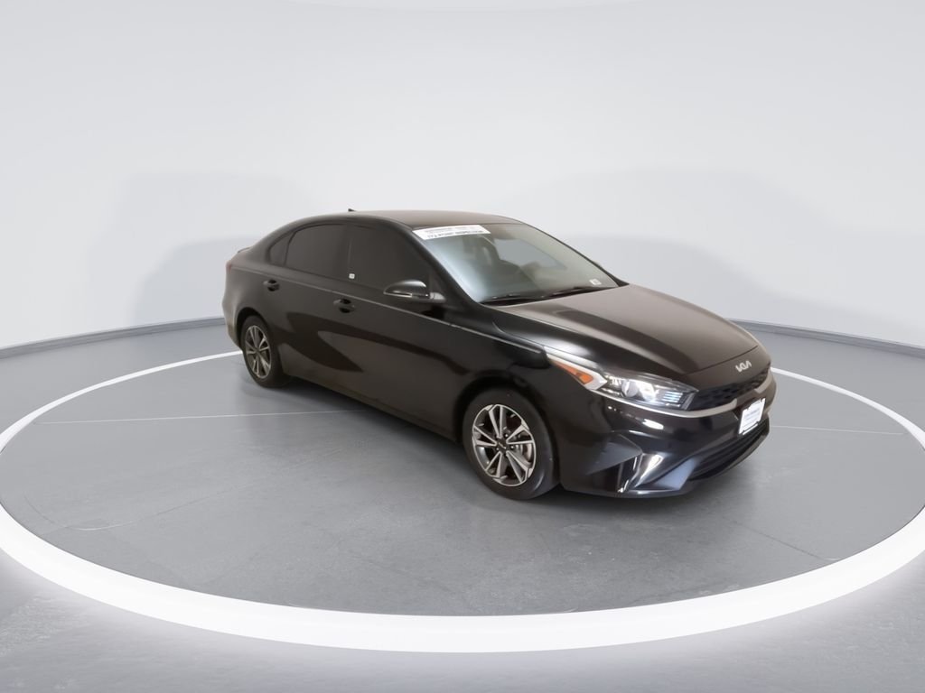 Used 2023 Black Kia LXS image 3