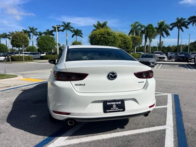 Used 2020 White Mazda  image 17