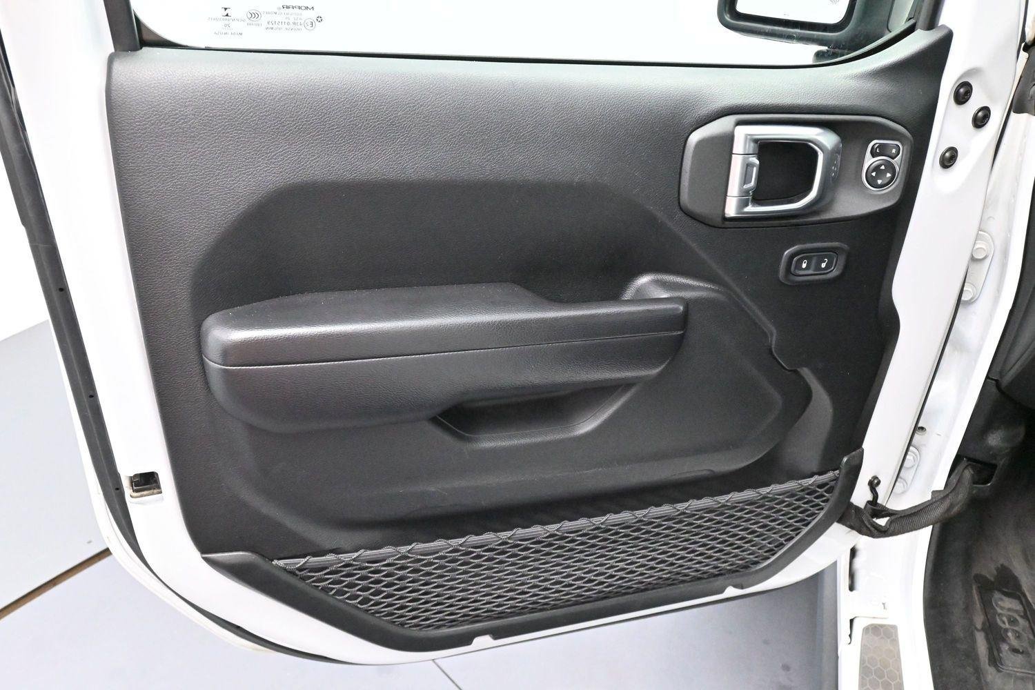 Used 2021 Bright White Clearcoat Jeep Unlimited Islander image 10
