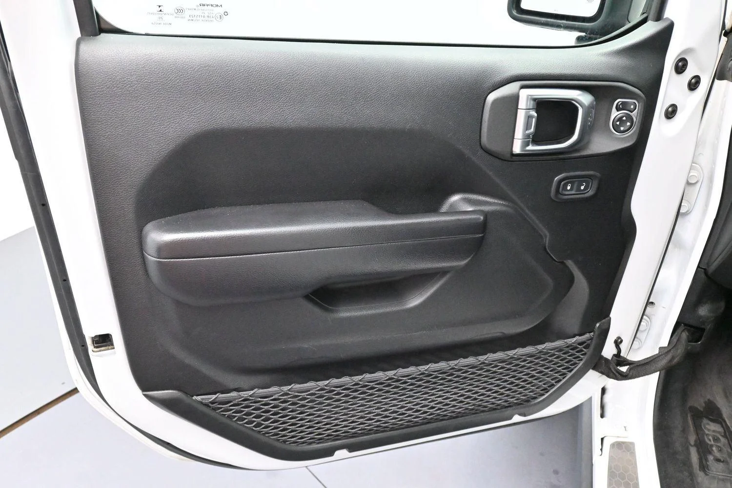 Used 2021 Bright White Clearcoat Jeep Unlimited Islander image 10