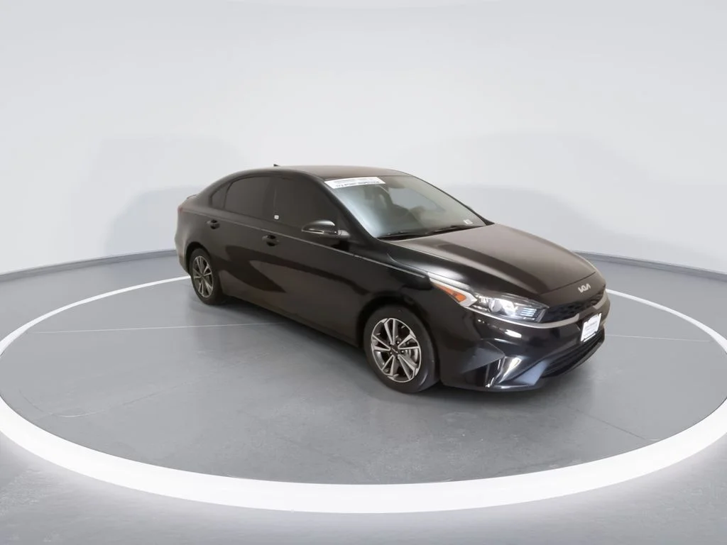 Used 2023 Black Kia LXS image 3