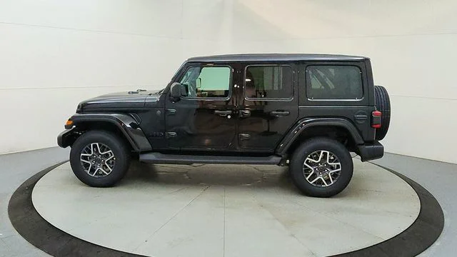 New 2026 Black Clear-Coat Exterior Paint Jeep Sahara image 6