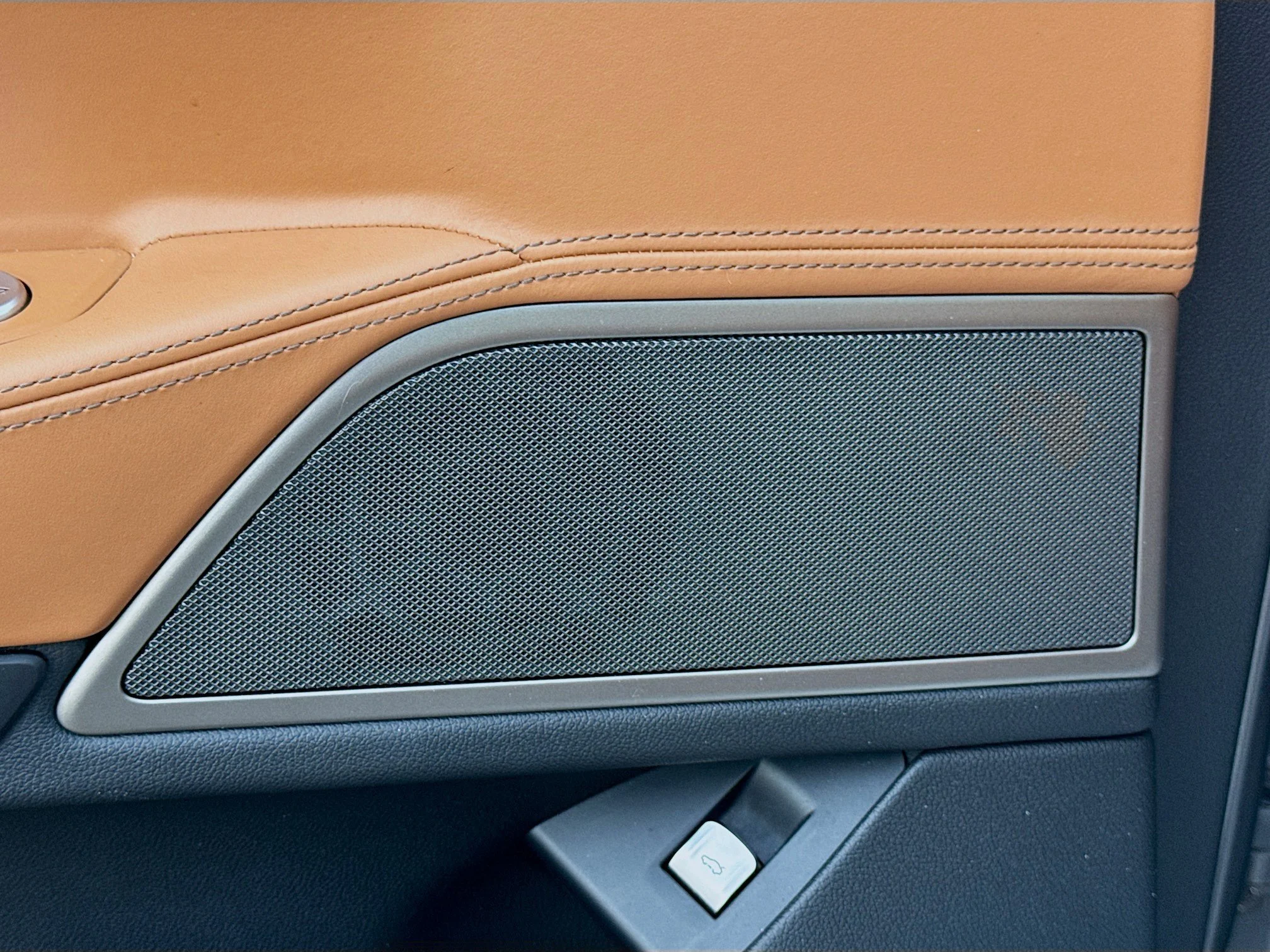 Used 2021 Bernina Grey Amber Effect BMW 750i xDrive image 24