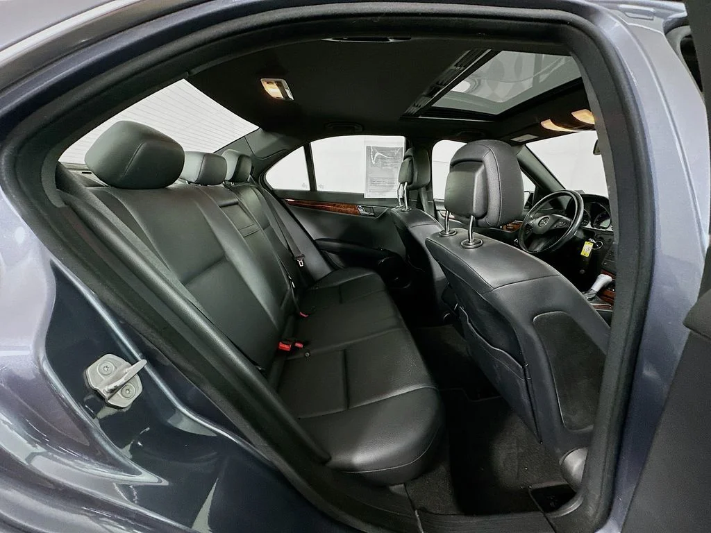 Used 2011  Mercedes-Benz C 300 image 26