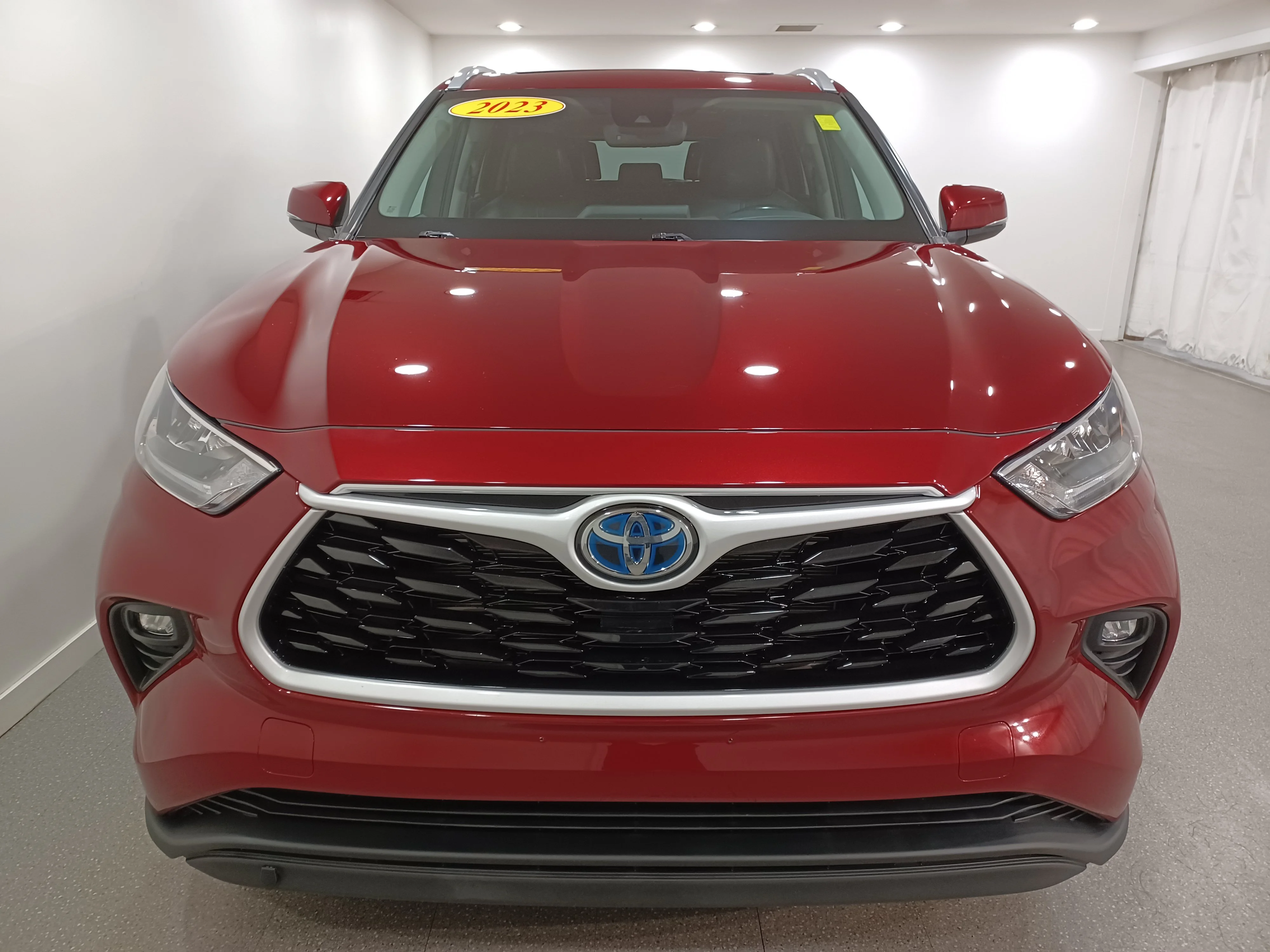 Certified Used 2023 Ruby Flare Pearl Toyota XLE AWD*8 Pass | Adaptive Cruise | Htd Leather | Htd Wheel | Lane Keep Assist | Blind Spot Detection image 3