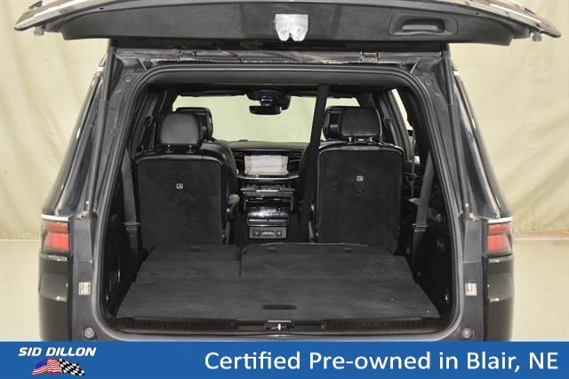Used 2022 Diamond Black Crystal Pearlcoat Jeep Series III image 12