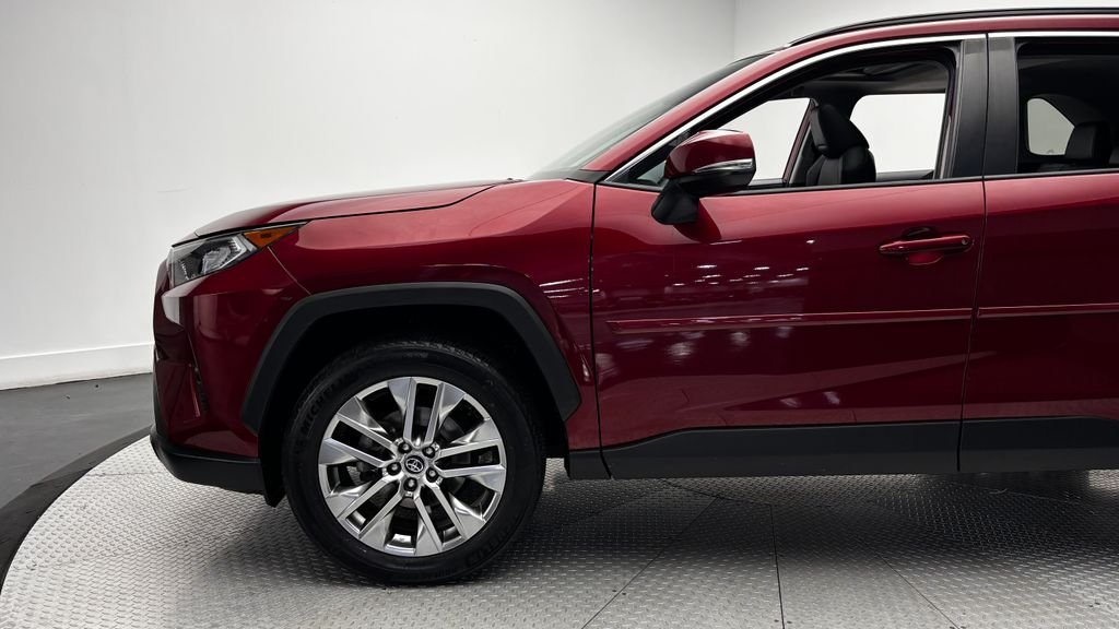 Used 2021 Red Toyota XLE Premium image 5