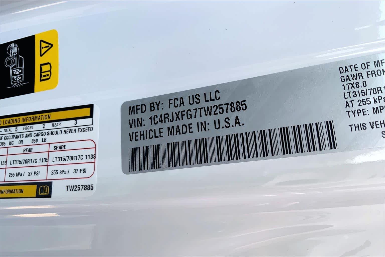 New 2026 Bright White Clear-Coat Exterior Paint Jeep Rubicon X image 20