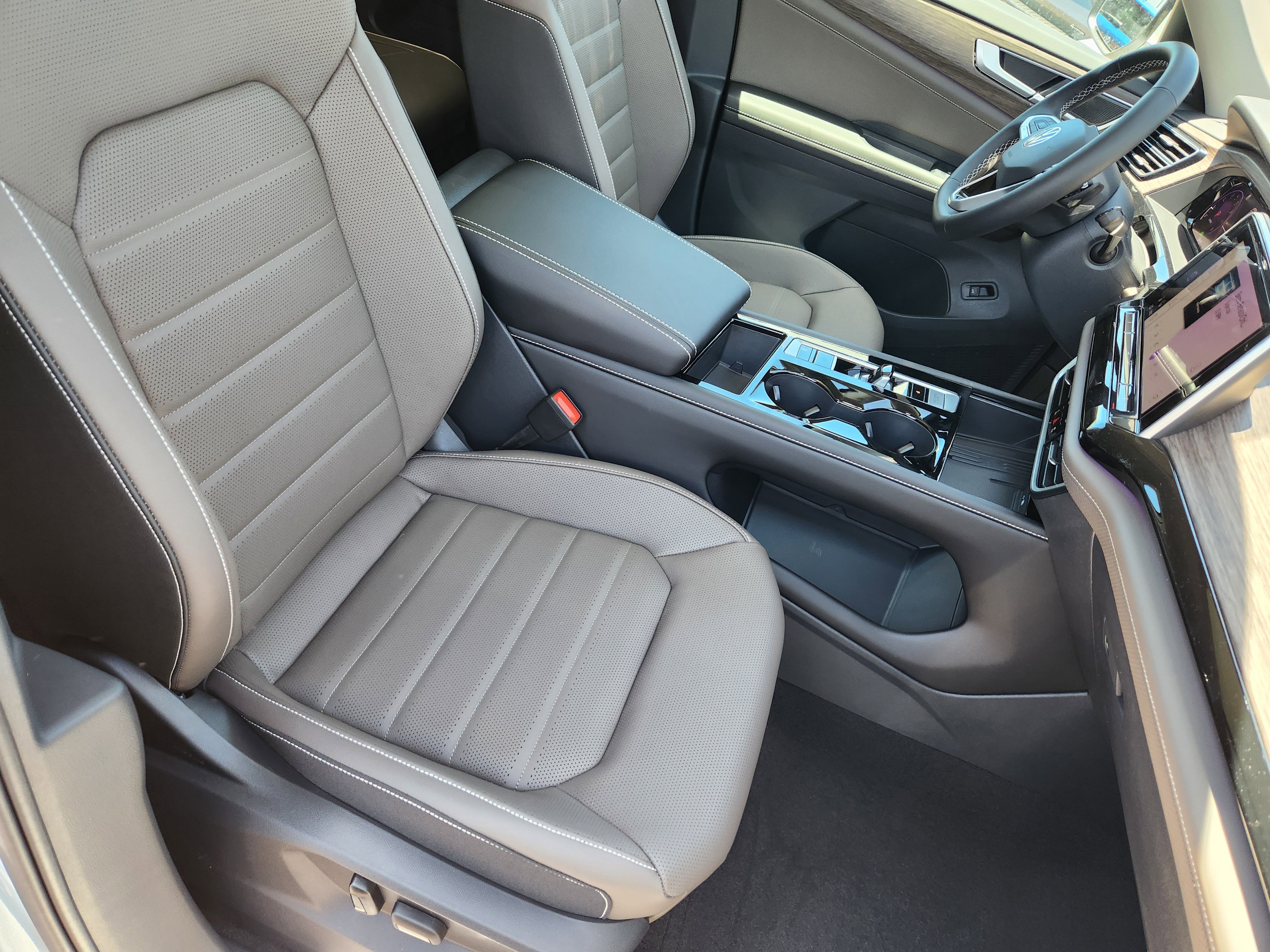 New 2026 White Volkswagen 2.0T SEL image 11