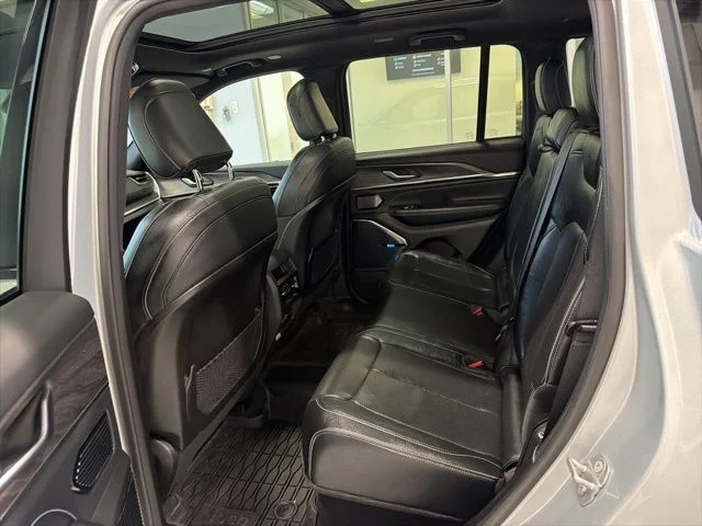2022 Jeep Grand Cherokee Overland - Photo 18