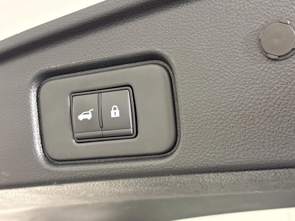 Used 2025 White Nissan SV image 25