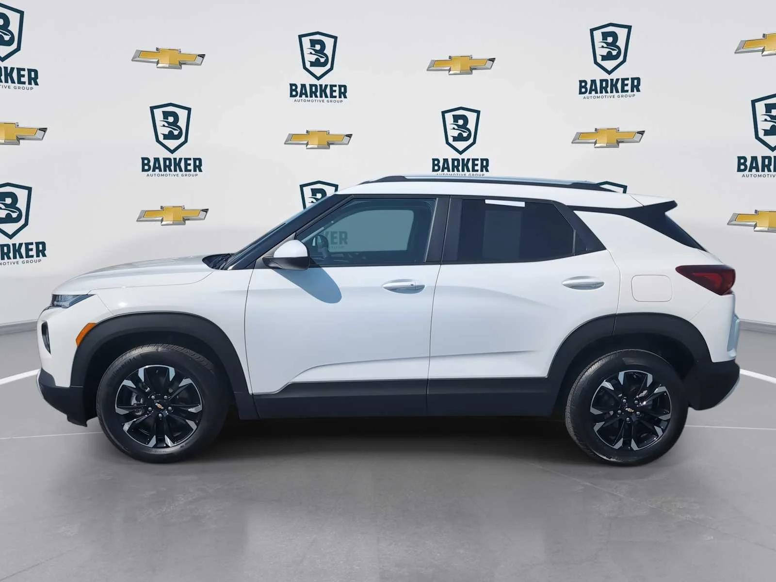 Used 2023 Summit White Chevrolet LT image 5