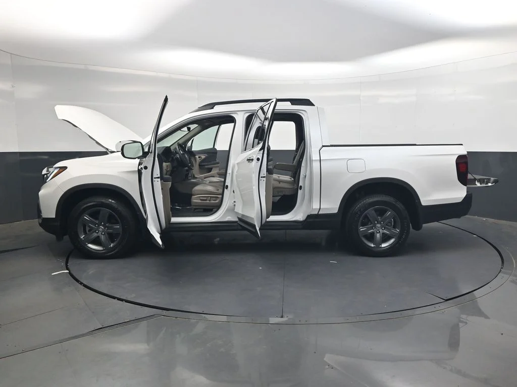 Certified Used 2023 Platinum White Pearl Honda RTL-E image 39
