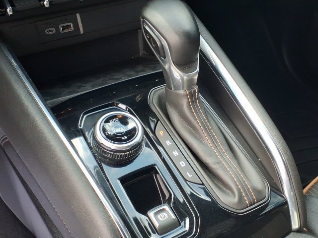 Used 2025 Sterling Metallic GMC AT4 image 10