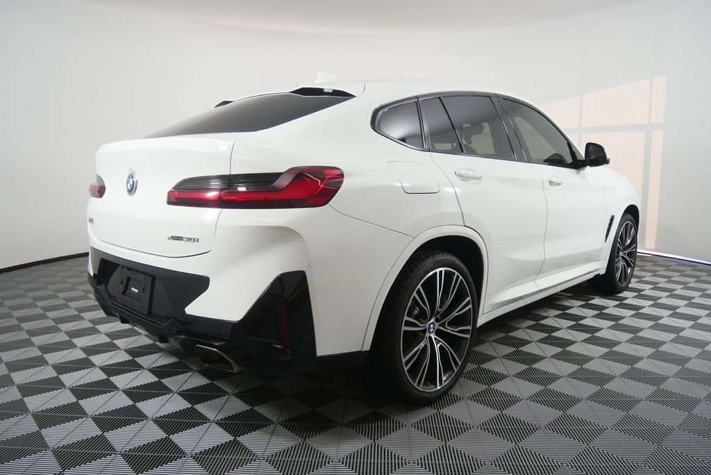 Used 2022 Alpine White BMW xDrive30i image 3