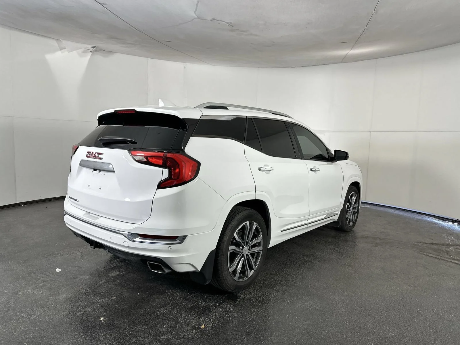 Used 2018 White GMC Denali image 8