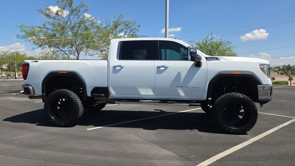 Used 2023 White GMC SLT image 5