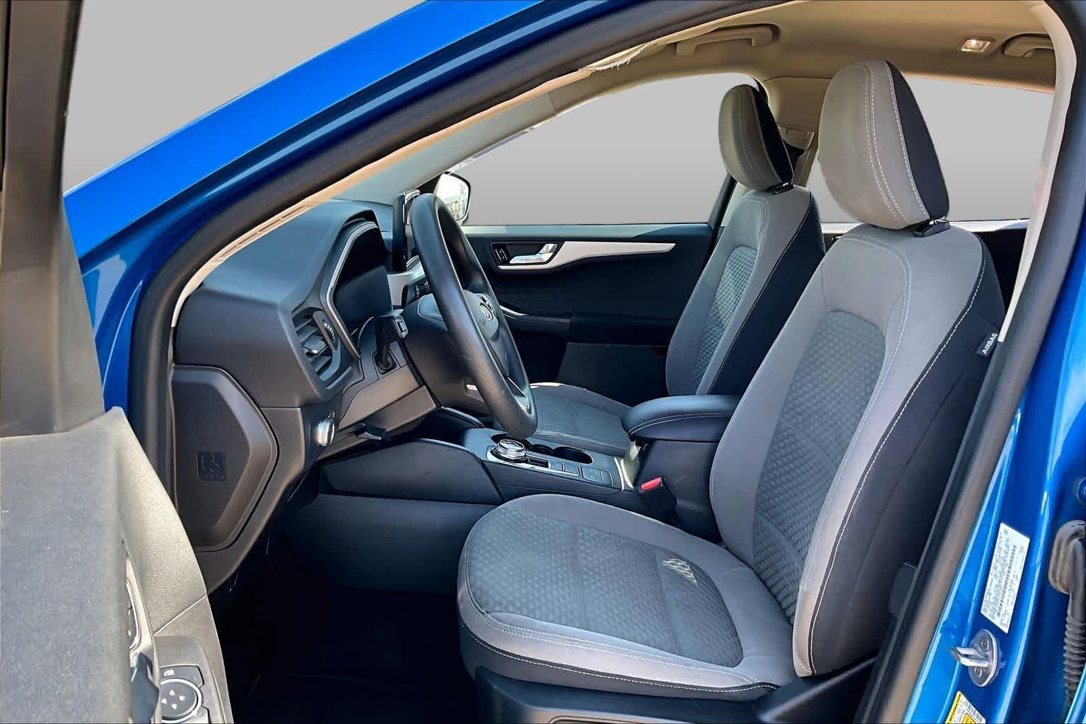 Used 2020 Velocity Blue Metallic Ford SE image 8