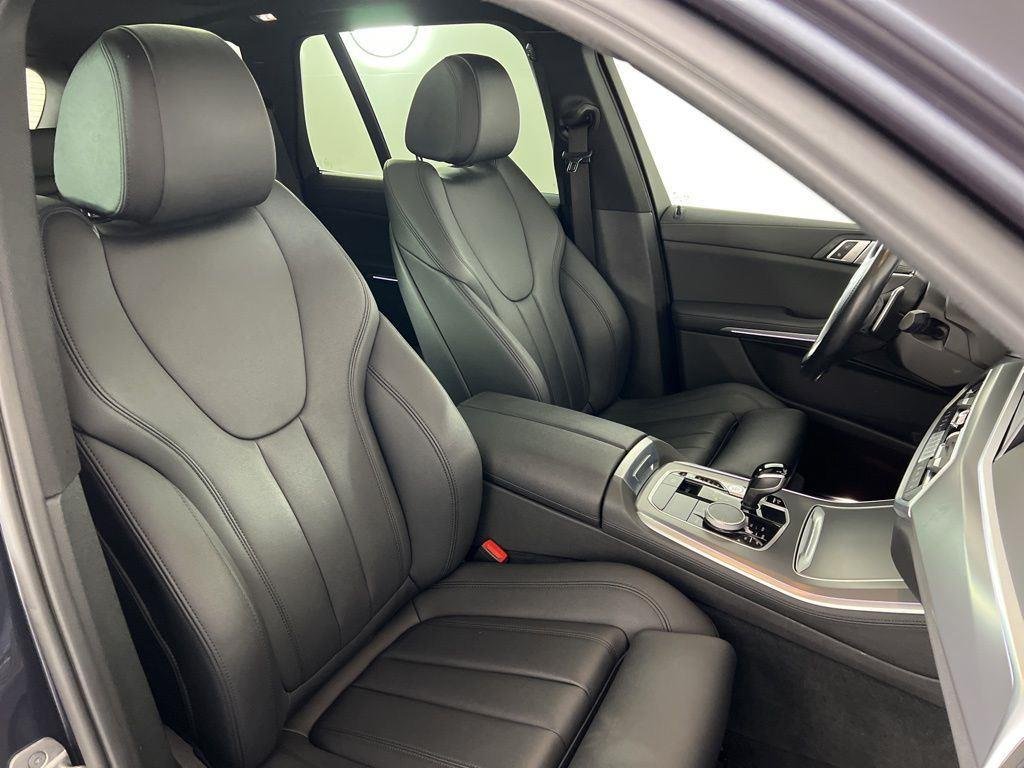 Used 2022 Arctic Grey Metallic BMW xDrive40i image 25