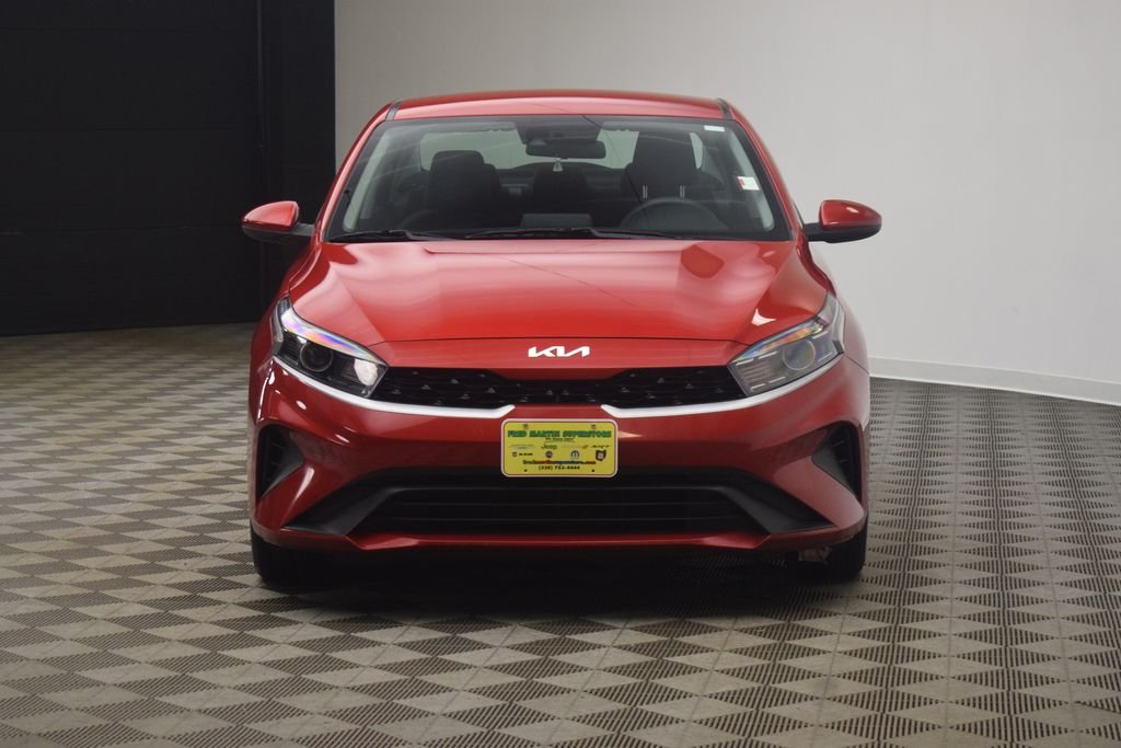 Used 2024 Currant Red Kia LXS image 16