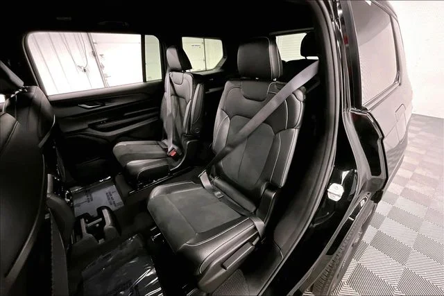 Used 2025 Diamond Black Crystal Pearlcoat Jeep Altitude image 24