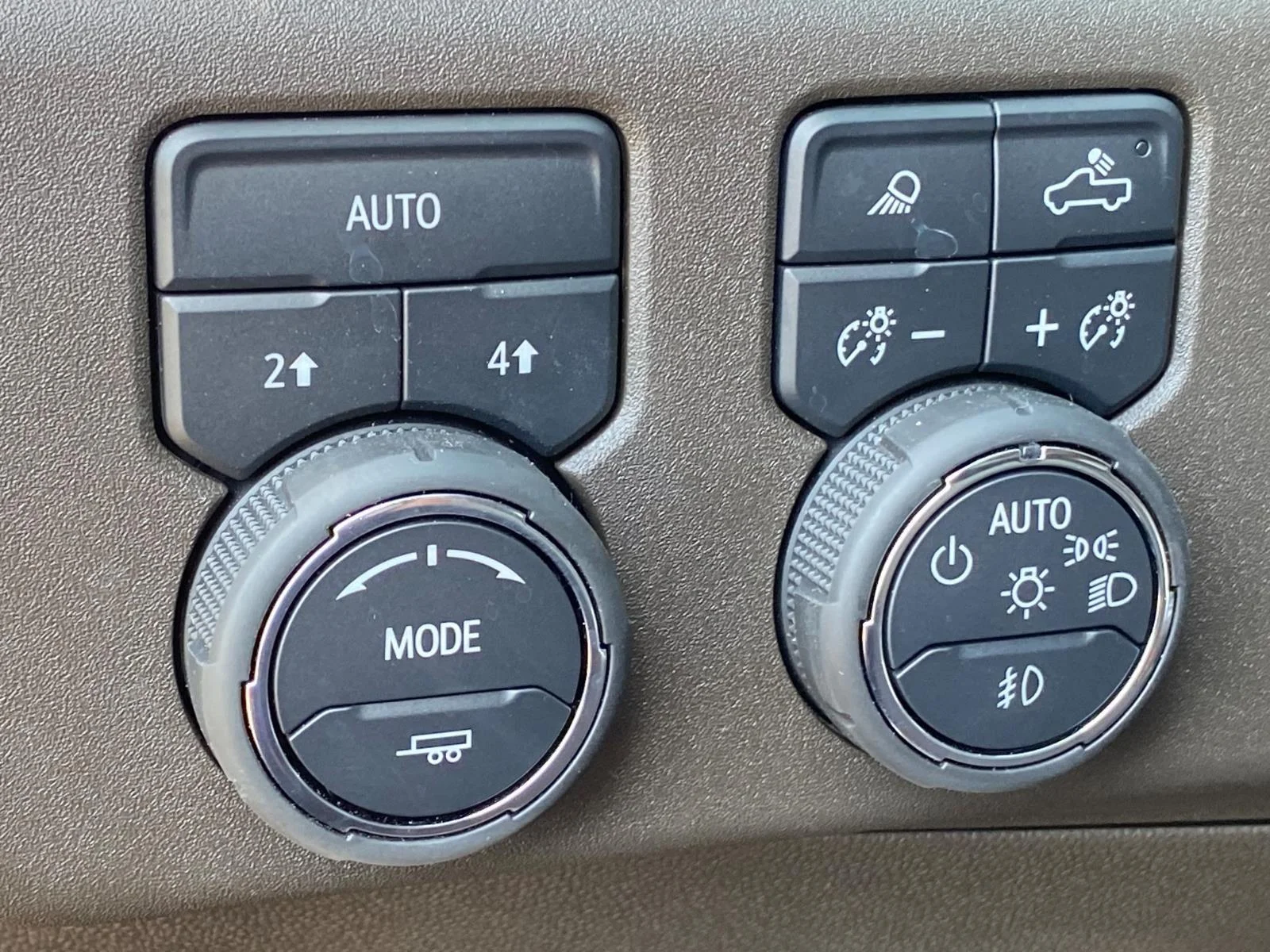 2025 Chevrolet Silverado 1500 LTZ - Photo 17