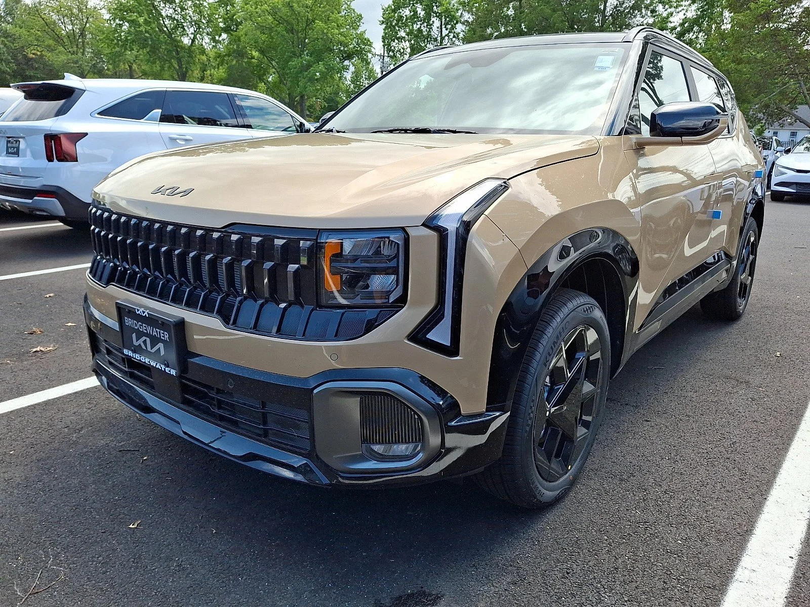 New 2027 Terrain Brown / Black Roof Kia X-Line S image 3