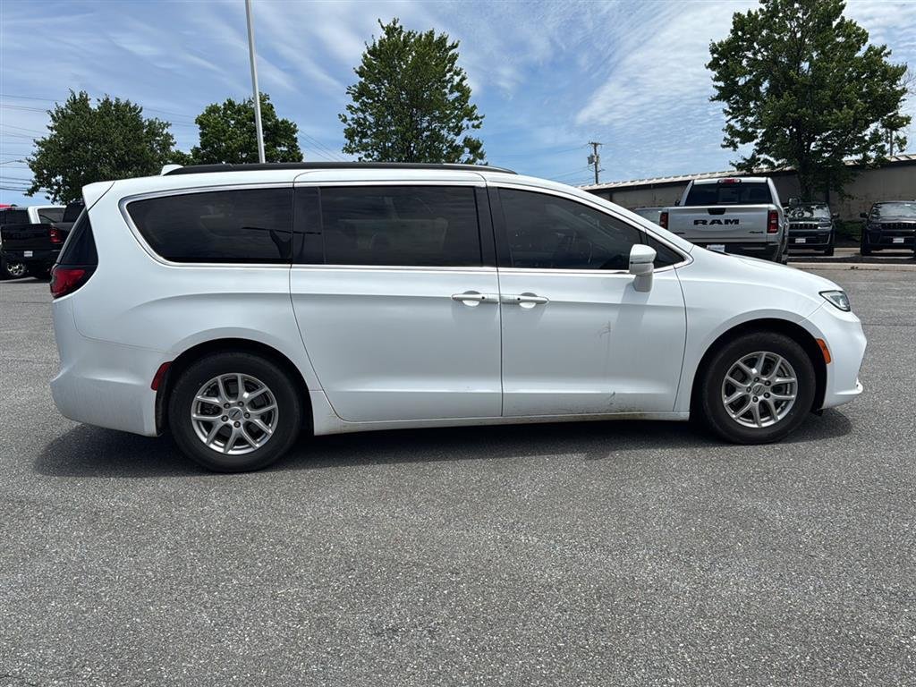 Used 2022 Bright White Clearcoat Chrysler Touring L image 6