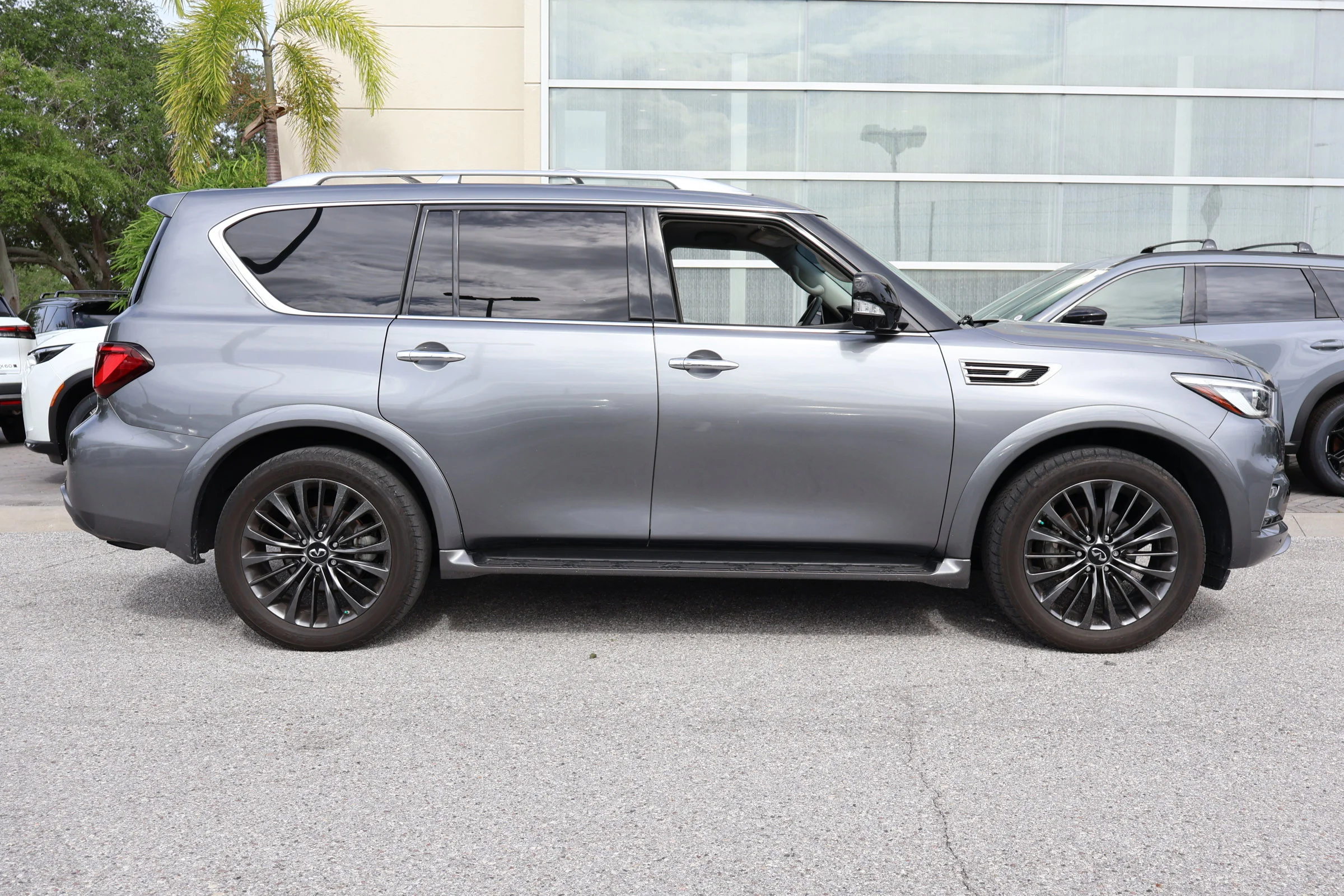 Certified Used 2021 Graphite Shadow INFINITI PREMIUM SELECT image 10