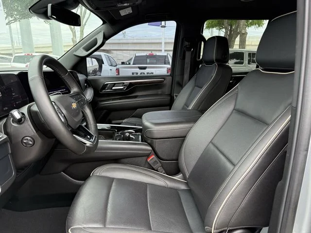 Used 2025 Gray Chevrolet Premier image 21