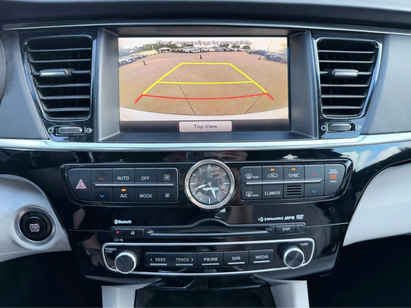 Used 2015  Kia Luxury image 15
