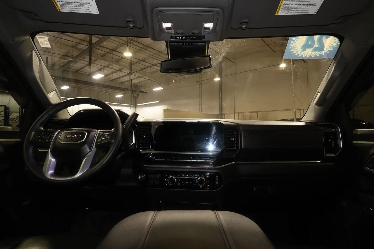 Used 2024 Onyx Black GMC SLT image 30
