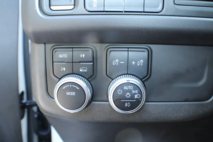 Used 2021 WHITE FROST TRICOAT GMC SLT image 7
