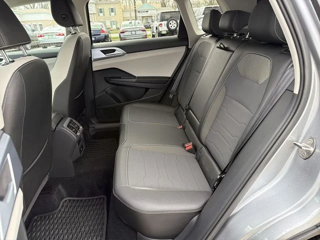 Used 2025 Silver Volkswagen 1.5T SE image 23