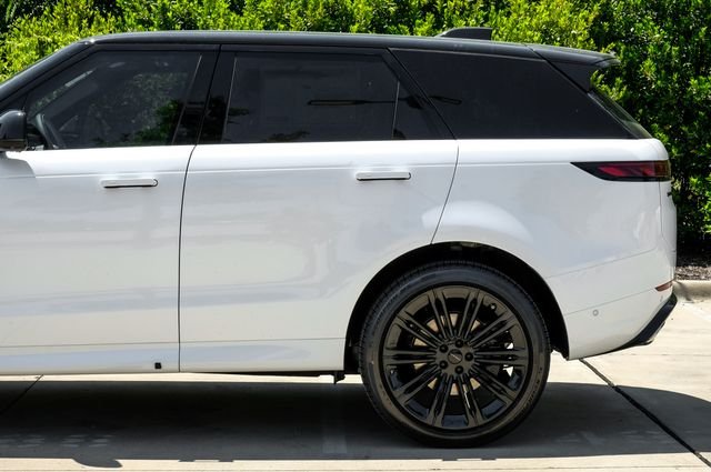 New 2026 Ostuni Pearl White Premium Metallic Land Rover Dynamic SE image 18