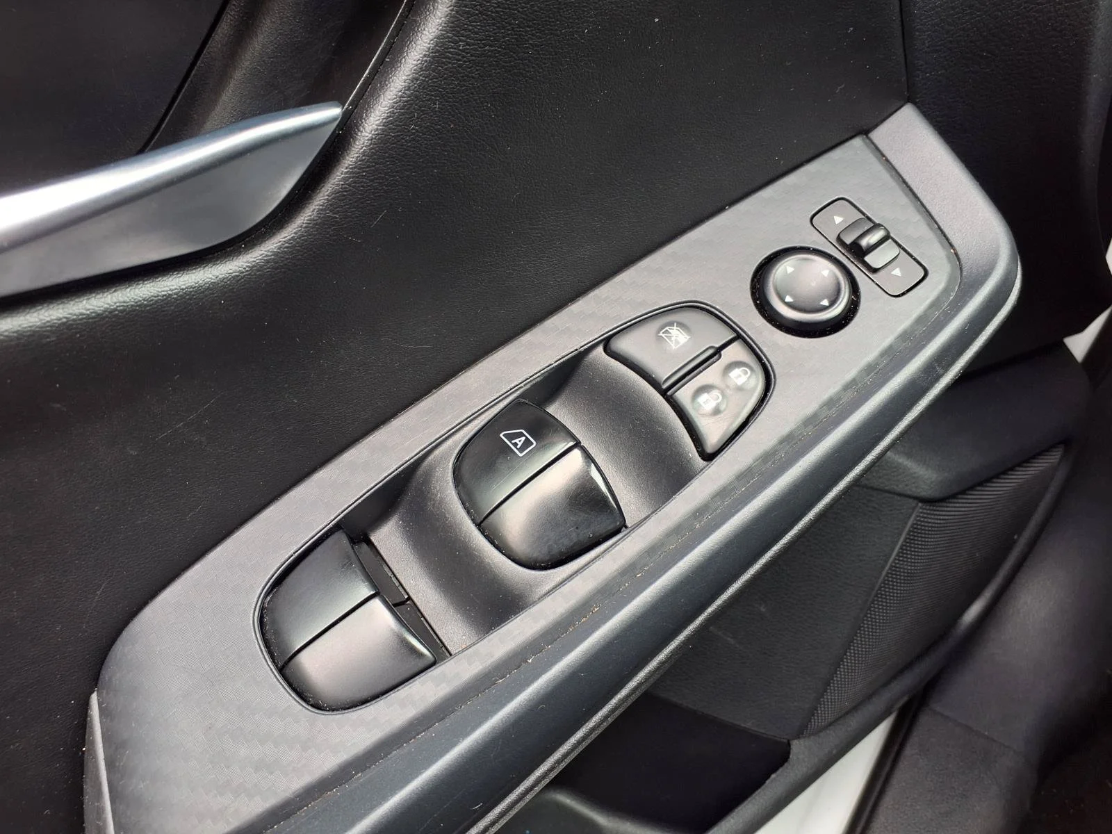 Used 2024 Aspen White Tricoat Nissan SV image 20