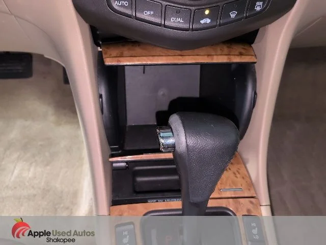 Used 2005 White Honda EX-L image 19