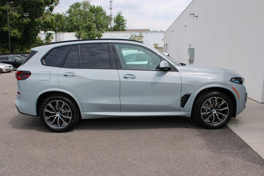 New 2026 Brooklyn Grey Metallic BMW xDrive40i image 30