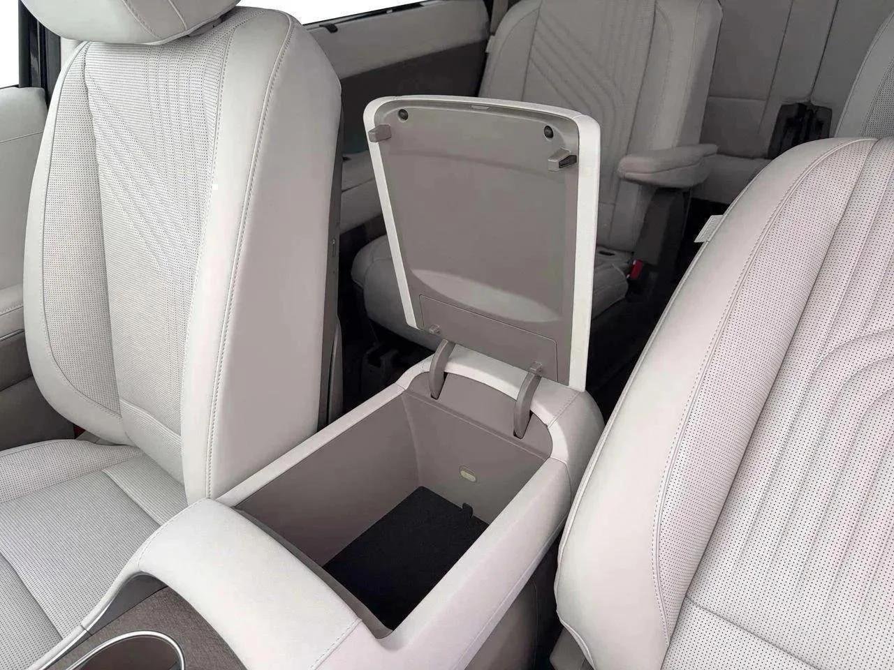 New 2026 Abyss Black Pearl Hyundai Blue SEL Premium 7P image 18