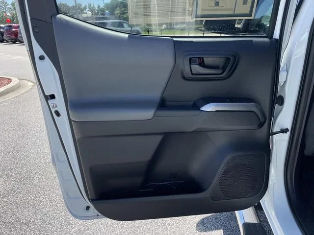 Used 2018 White Toyota SR5 image 11