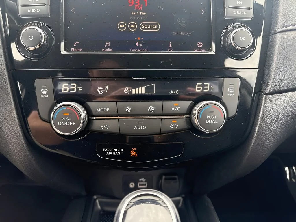 Used 2018  Nissan SV image 19