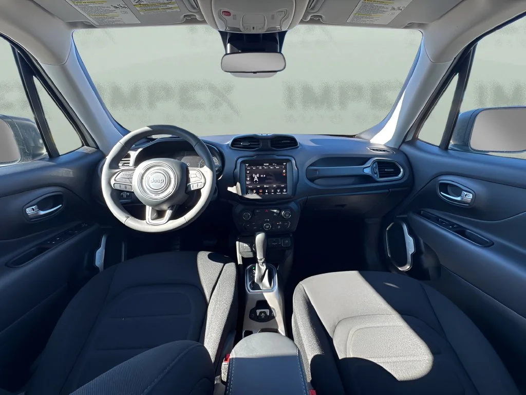 Used 2022 White Jeep Latitude image 11
