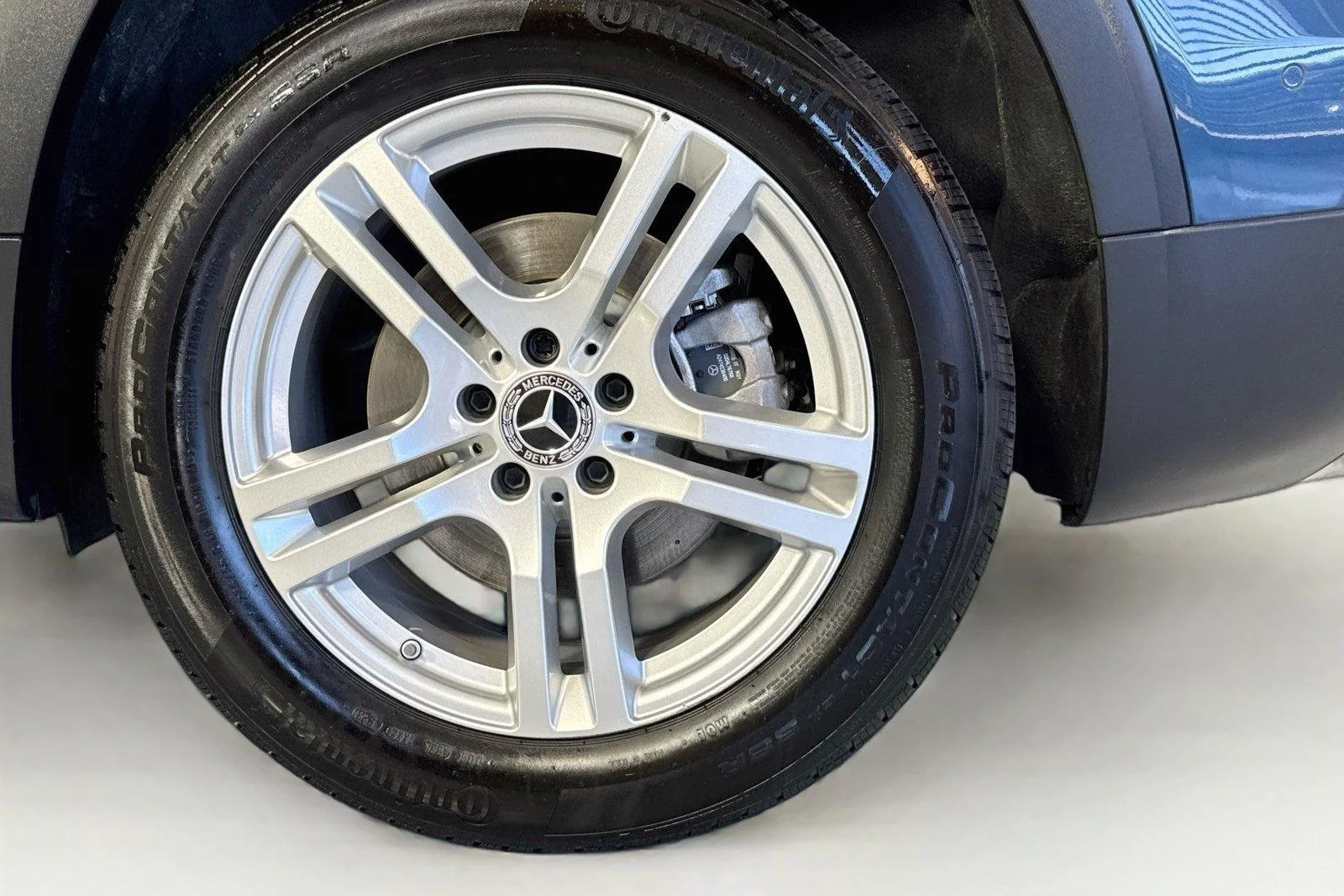 Used 2022 Denim Blue Metallic Mercedes-Benz GLB 250 image 30