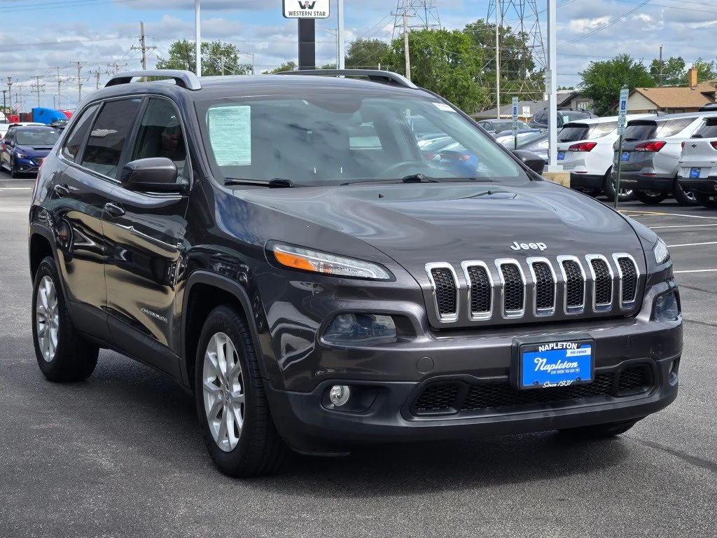 Used 2014 Gray Jeep Latitude image 3