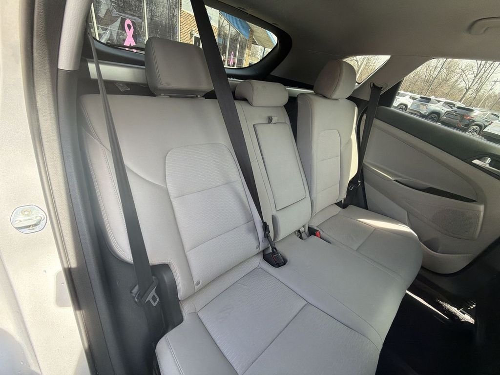 Used 2020 Silver Hyundai SE image 26