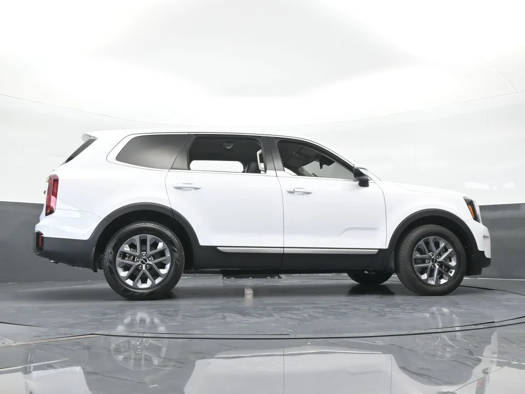 Used 2025 Glacial White Pearl Kia LX image 63