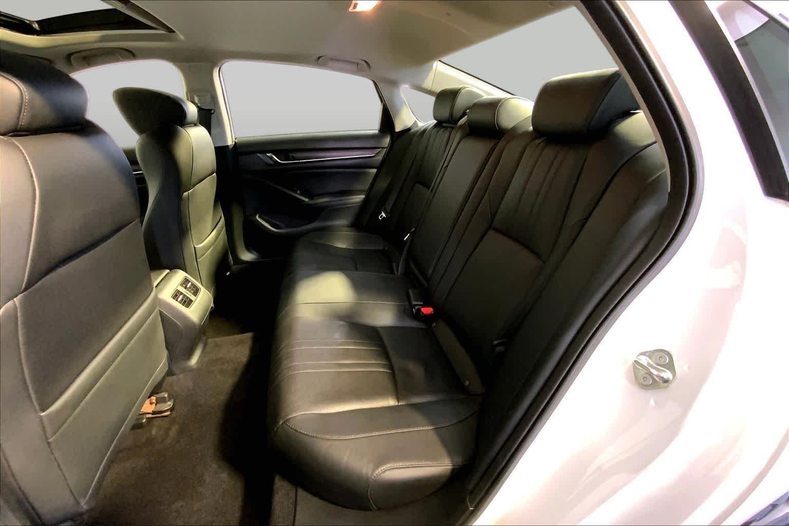 Used 2020 Platinum White Pearl Honda EX-L image 21