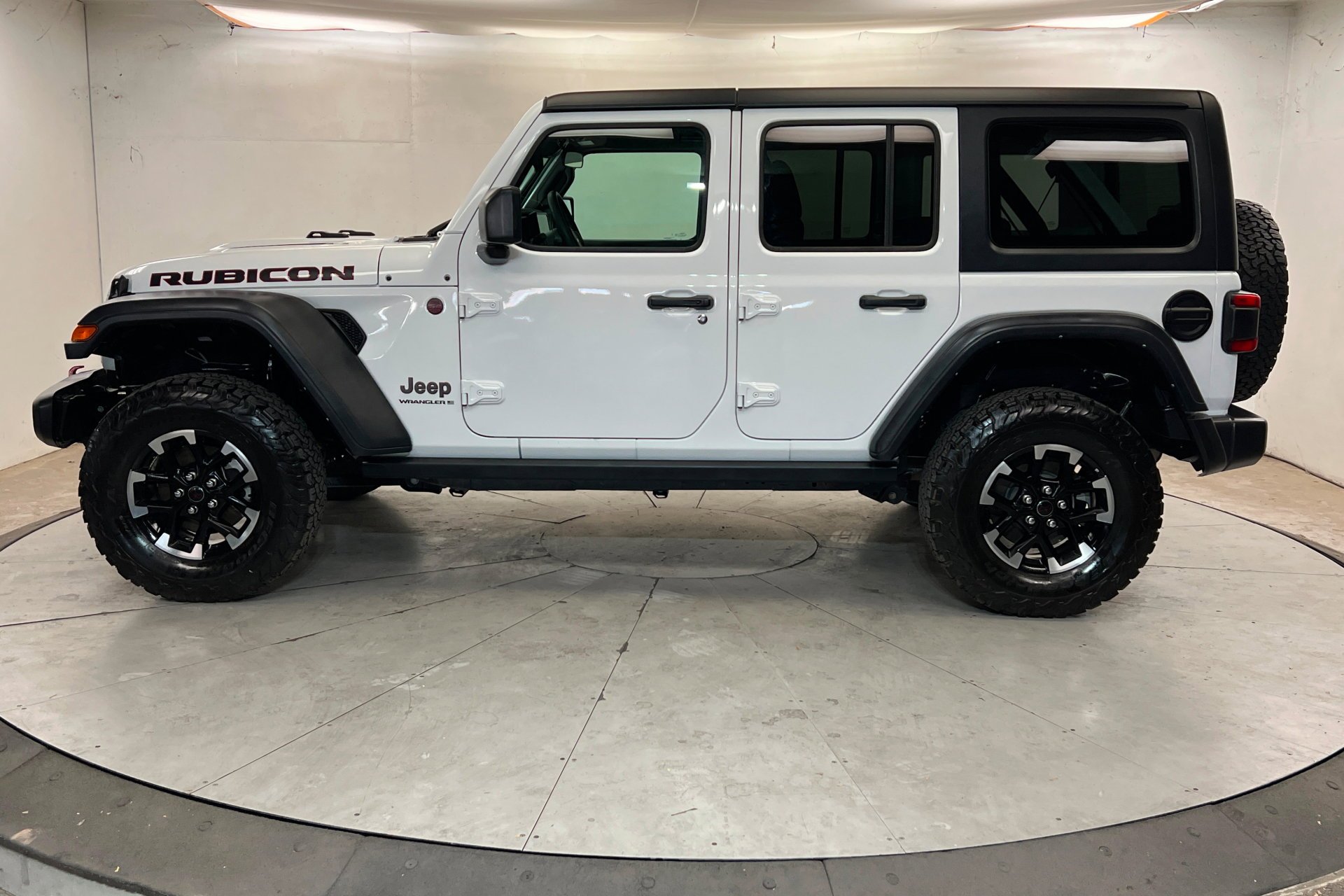 Used 2025 Bright White Clearcoat Jeep Rubicon image 2